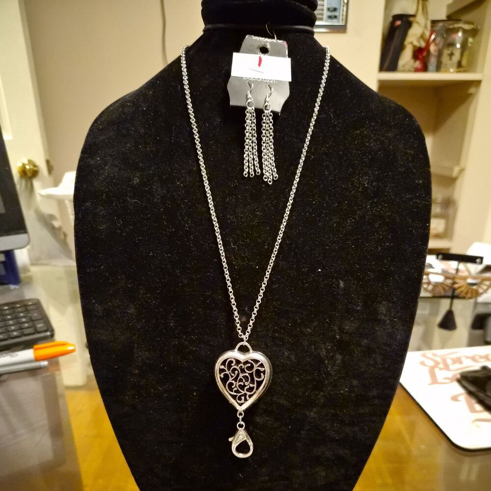 Paparazzi FOR THE LOVE silver HEART LANYARD